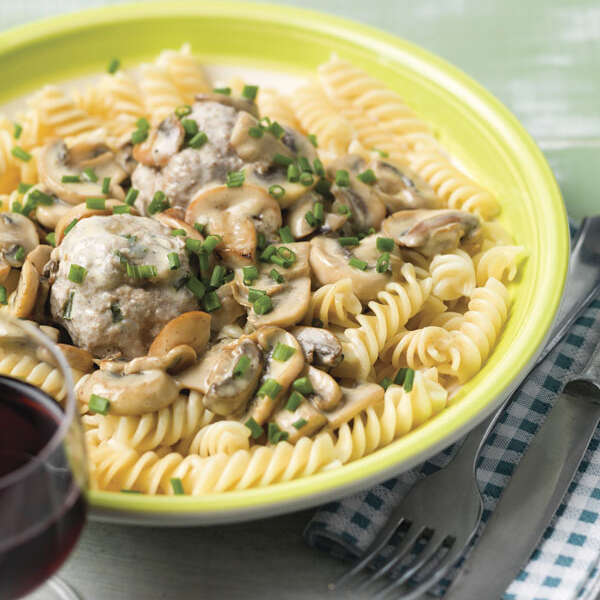 Pasta met gehaktballen en champignonsaus