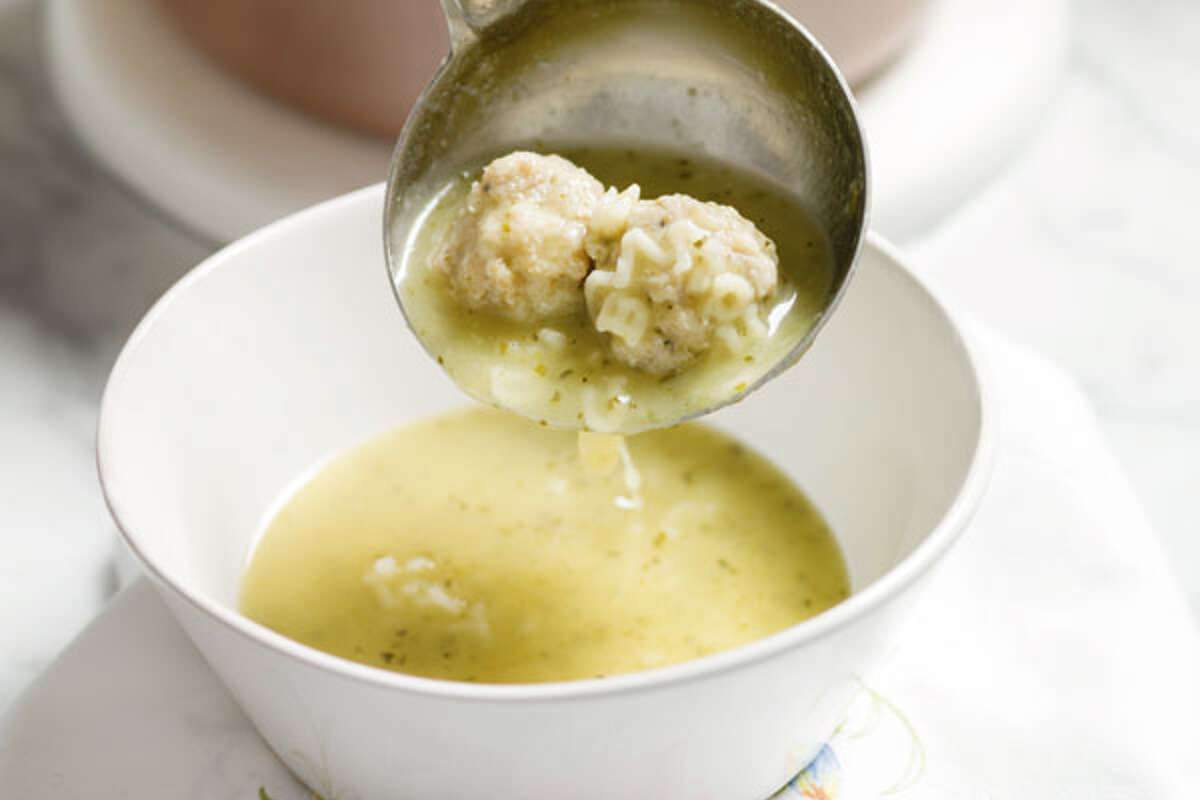 Soupe de courgette & boulettes de curry