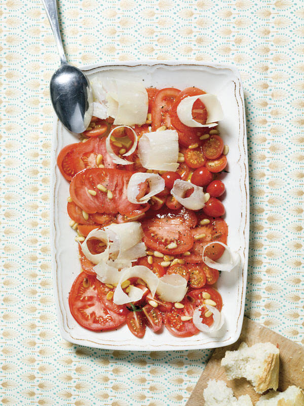 Carpaccio de tomates, parmesan & pignons de pin