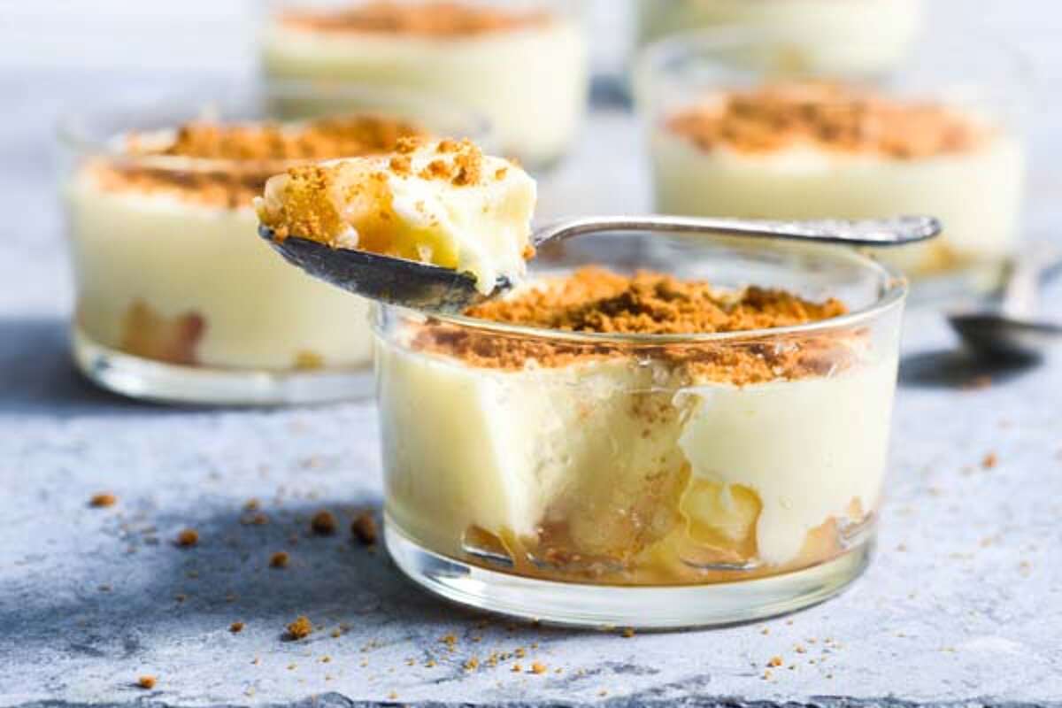 Pudding vanille, pommes rôties et crumble au spéculoos
