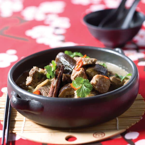 Aziatisch varkensstoofpotje met aubergine