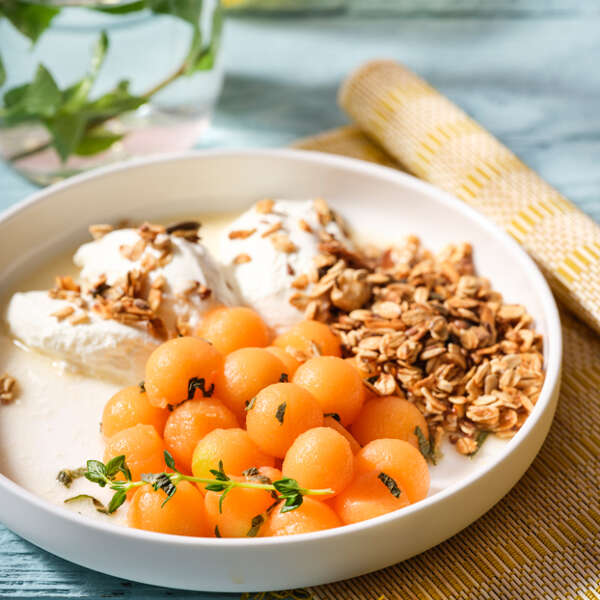 Petit-déjeuner de billes de melon marinées