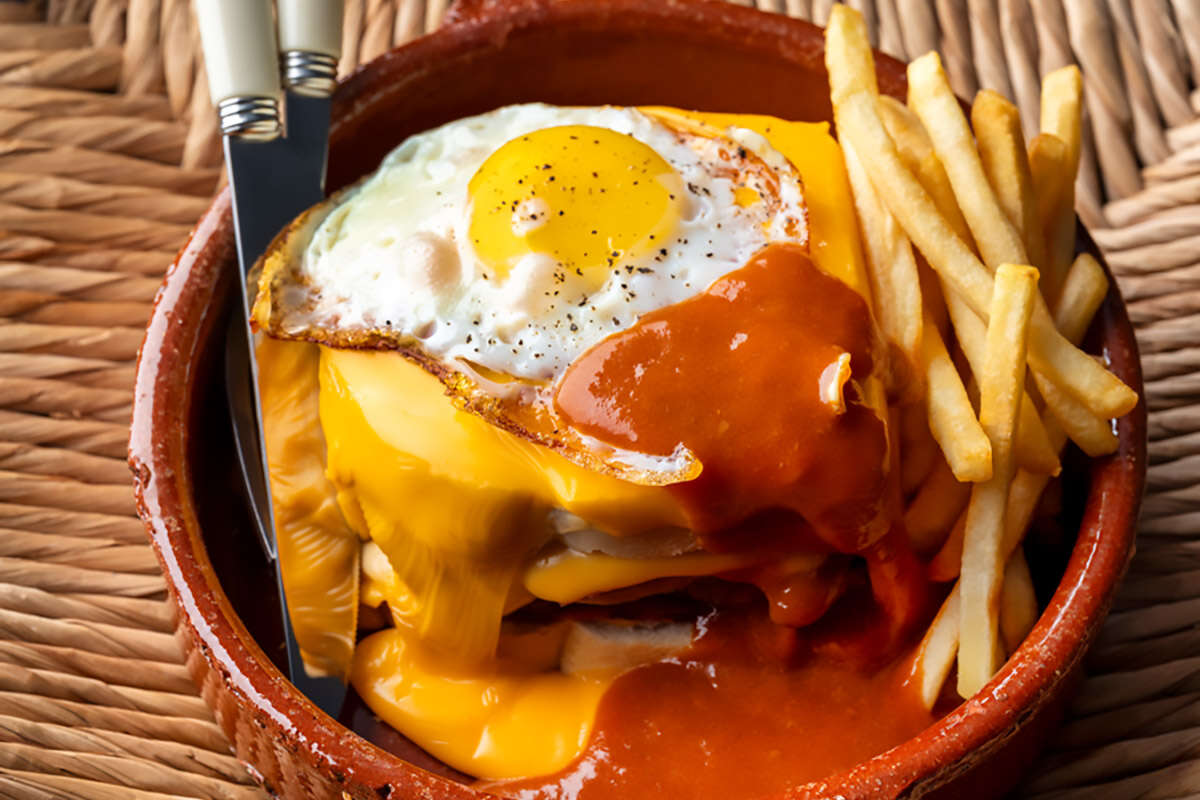 Francesinha (sandwich de Porto)