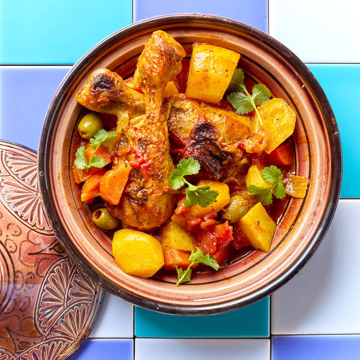 Tajine met kip, aardappelen en olijven