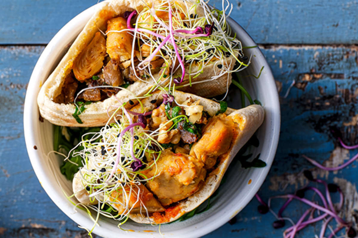 Pita végétarienne au caviar d’aubergine, menthe et noix